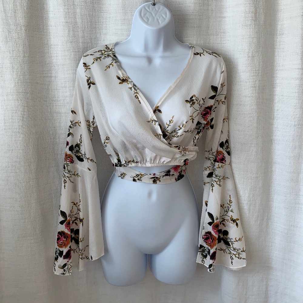 Last One! “Host Pick* Floral Wrap/Tie Crop Top - Picture 5 of 6